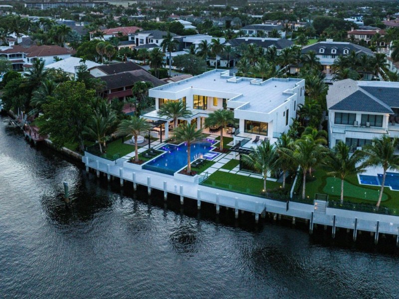 Weekly Waterfront Properties Across the United&nbsp;States