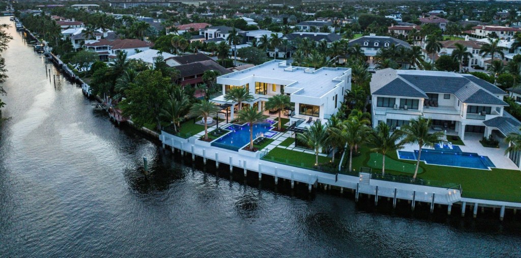 Weekly Waterfront Properties Across the United&nbsp;States