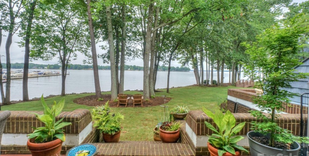 Weekly Waterfront Properties Across the United&nbsp;States