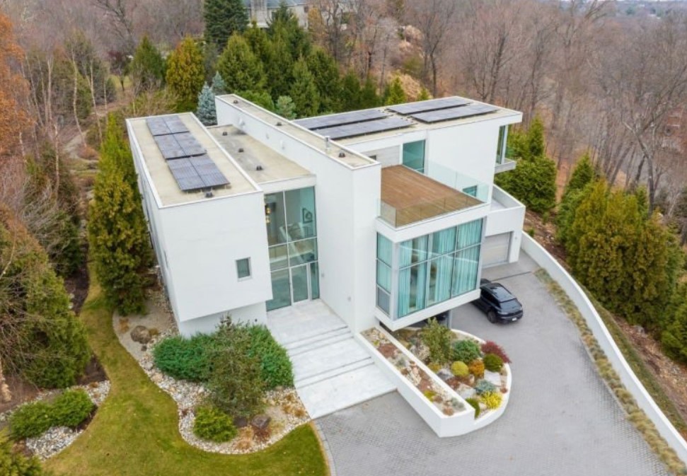 Acreage is the Place to Be: Homes With One Acre +&nbsp;Lots