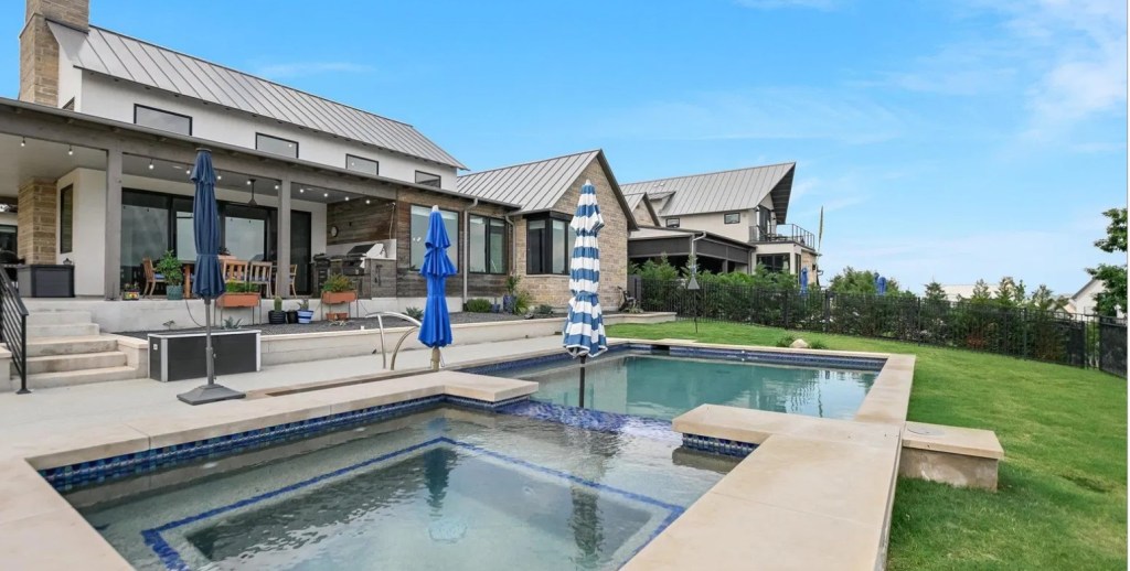 Wet and Wild in Suburbia. American Homes For Sale with&nbsp;Pools.