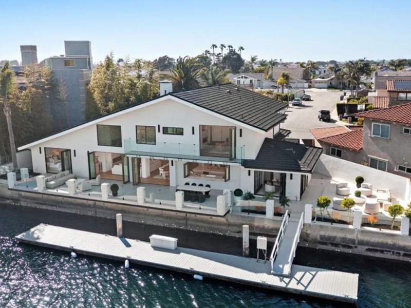 Ocean Breezes by Your Door. Homes for Sale with Oceanfront&nbsp;Views